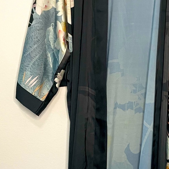 Sill Robe - Picture 2 of 3